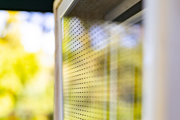 Plaque Mostiglass® — détail microperforations